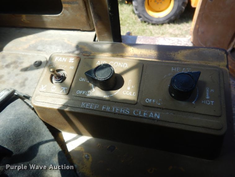 image for item FI9065 1986 Caterpillar 966D  wheel loader