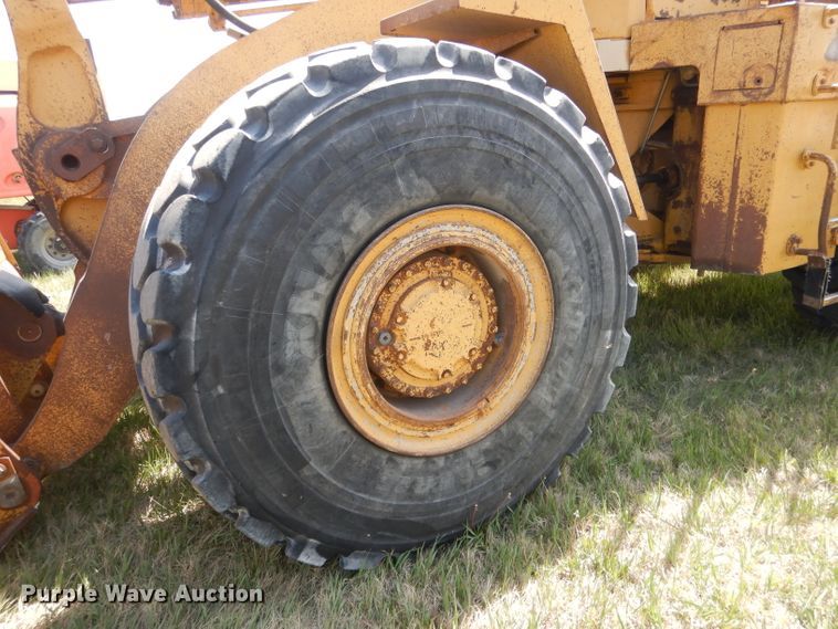 image for item FI9065 1986 Caterpillar 966D  wheel loader