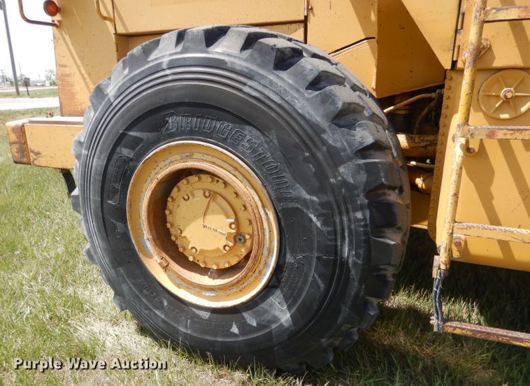 image for item FI9065 1986 Caterpillar 966D  wheel loader