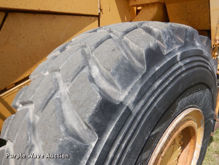 image for item FI9065 1986 Caterpillar 966D  wheel loader