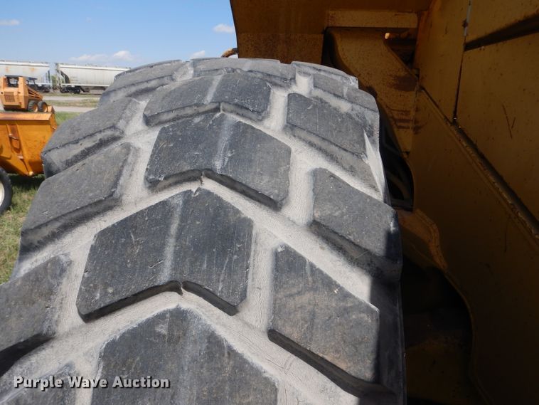 image for item FI9065 1986 Caterpillar 966D  wheel loader