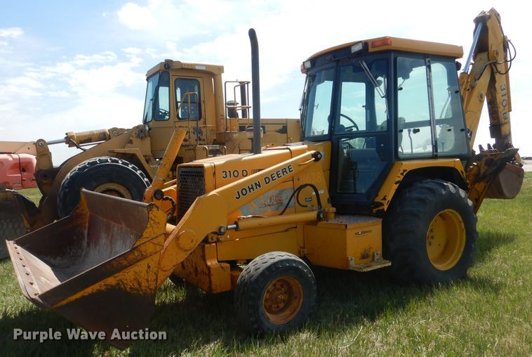 image for item FI9066 1991 John Deere 310D  backhoe