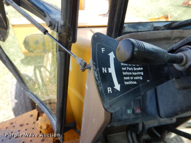 image for item FI9066 1991 John Deere 310D  backhoe