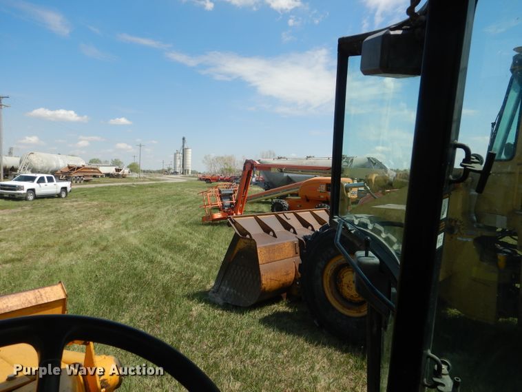 image for item FI9066 1991 John Deere 310D  backhoe