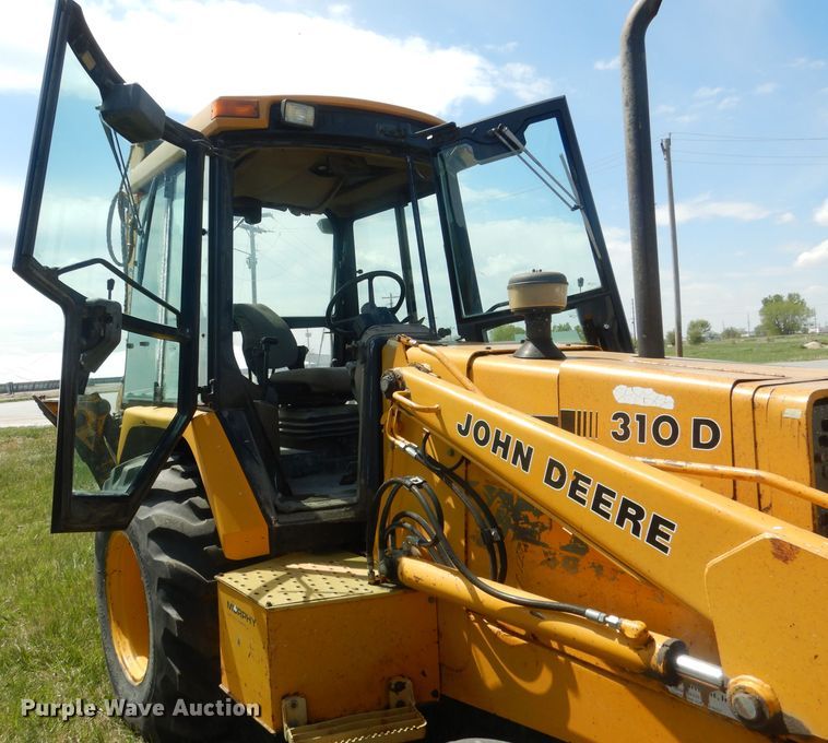 image for item FI9066 1991 John Deere 310D  backhoe