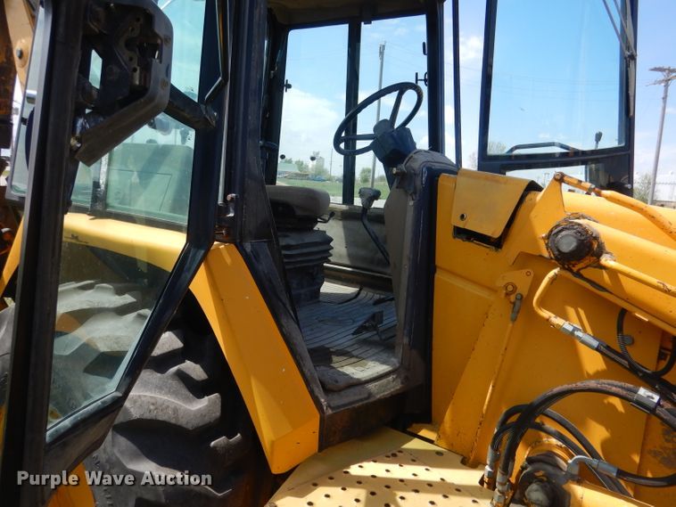 image for item FI9066 1991 John Deere 310D  backhoe