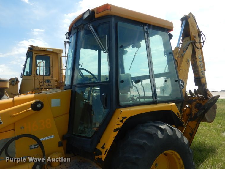 image for item FI9066 1991 John Deere 310D  backhoe
