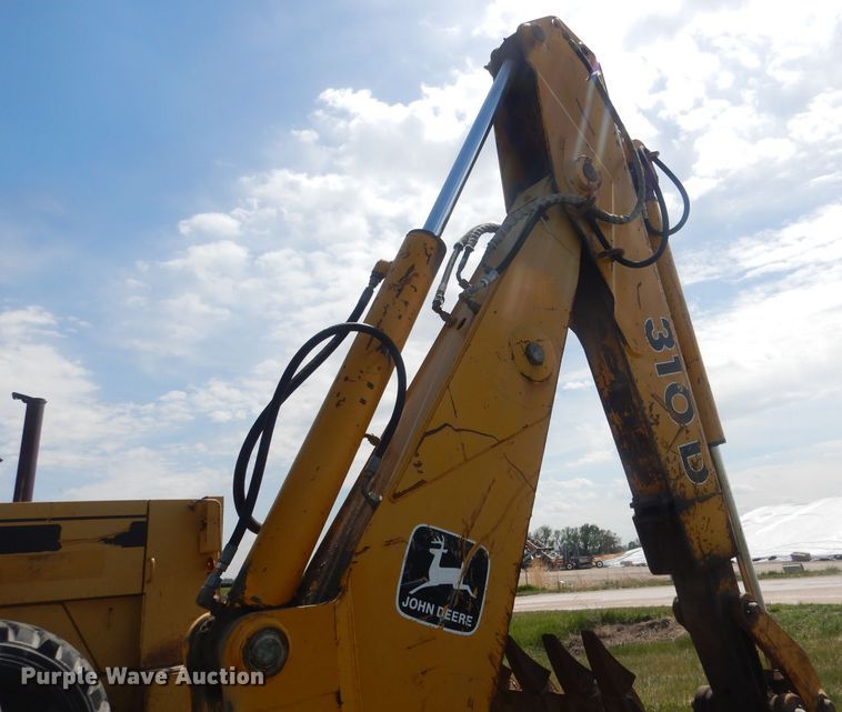 image for item FI9066 1991 John Deere 310D  backhoe