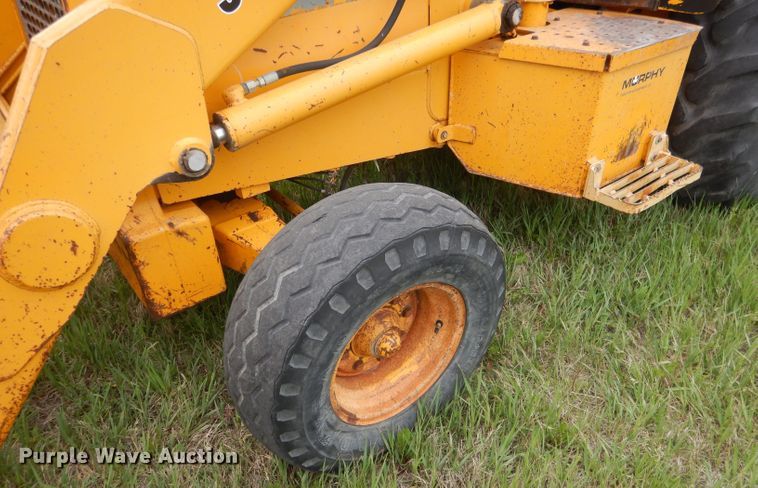 image for item FI9066 1991 John Deere 310D  backhoe