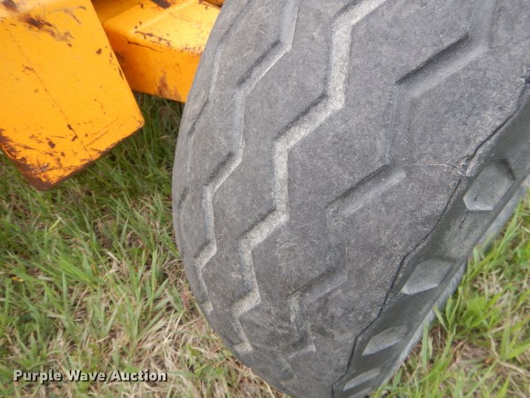 image for item FI9066 1991 John Deere 310D  backhoe