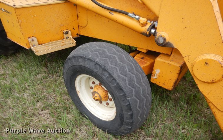 image for item FI9066 1991 John Deere 310D  backhoe