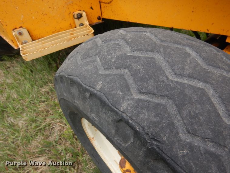 image for item FI9066 1991 John Deere 310D  backhoe