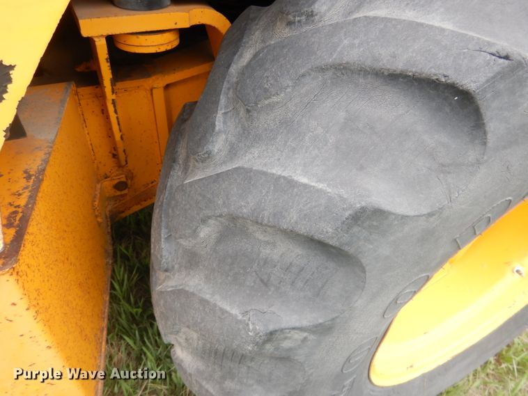 image for item FI9066 1991 John Deere 310D  backhoe