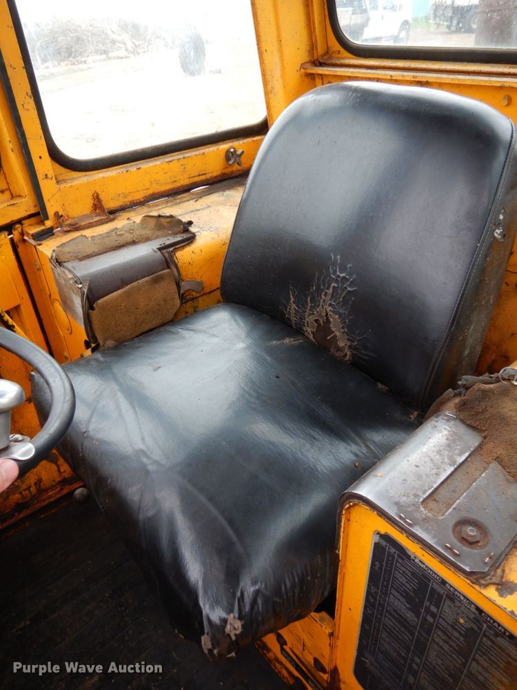 image for item FR9584 1979 John Deere JD444  wheel loader