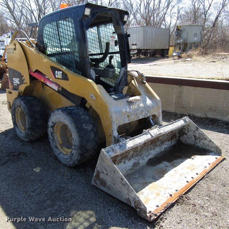 image for item GC9863 2010 Caterpillar 256C  skid steer loader