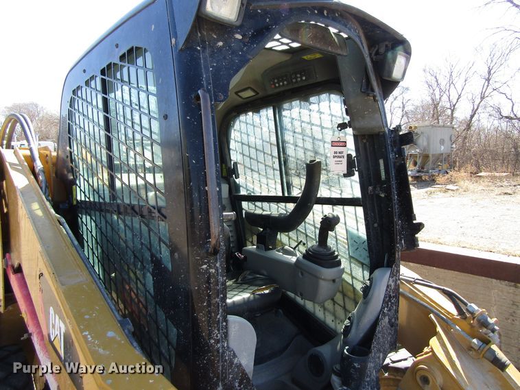 image for item GC9863 2010 Caterpillar 256C  skid steer loader