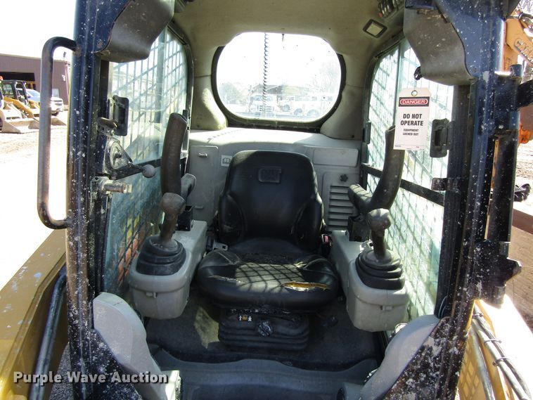 image for item GC9863 2010 Caterpillar 256C  skid steer loader