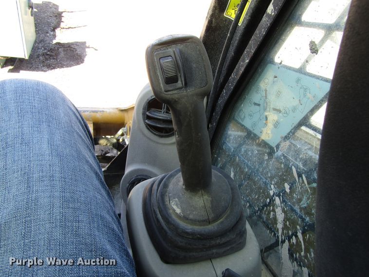 image for item GC9863 2010 Caterpillar 256C  skid steer loader