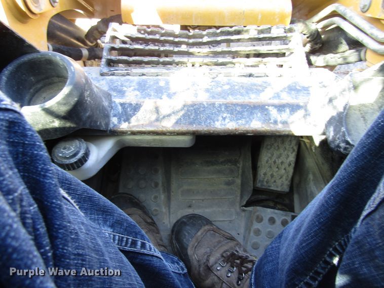 image for item GC9863 2010 Caterpillar 256C  skid steer loader