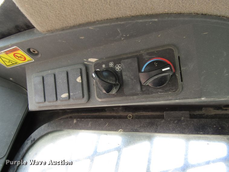 image for item GC9863 2010 Caterpillar 256C  skid steer loader