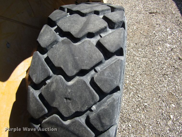 image for item GC9863 2010 Caterpillar 256C  skid steer loader