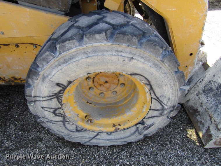 image for item GC9863 2010 Caterpillar 256C  skid steer loader