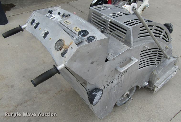 image for item GC9973 Soff-Cut G2000 concrete saw