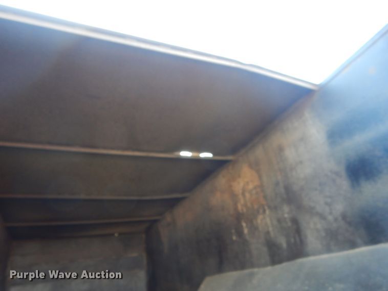 image for item HE9640 2005 International 4200  chipper truck