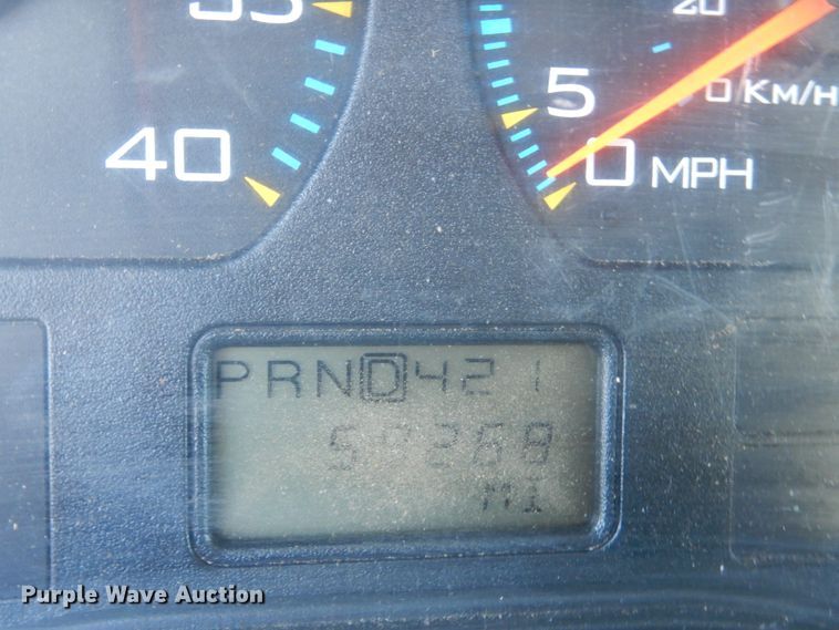 image for item HE9640 2005 International 4200  chipper truck