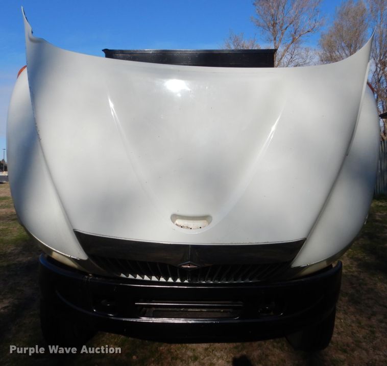 image for item HE9640 2005 International 4200  chipper truck