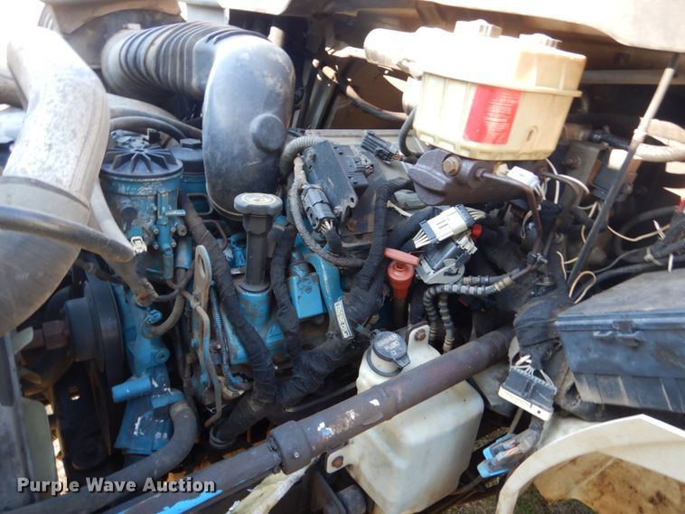 image for item HE9640 2005 International 4200  chipper truck