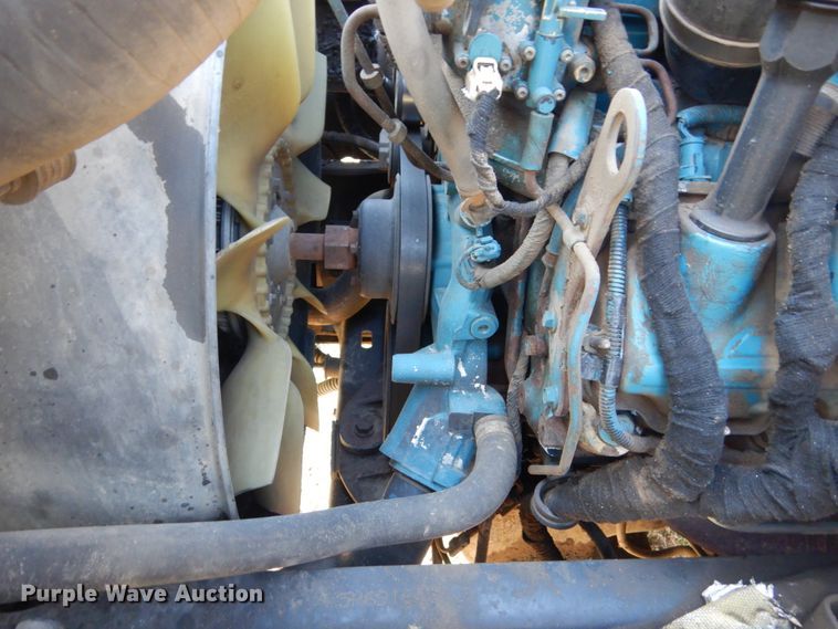 image for item HE9640 2005 International 4200  chipper truck