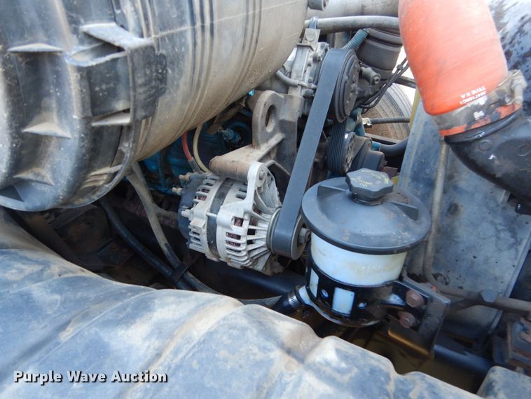 image for item HE9640 2005 International 4200  chipper truck