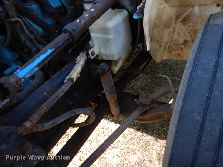 image for item HE9640 2005 International 4200  chipper truck