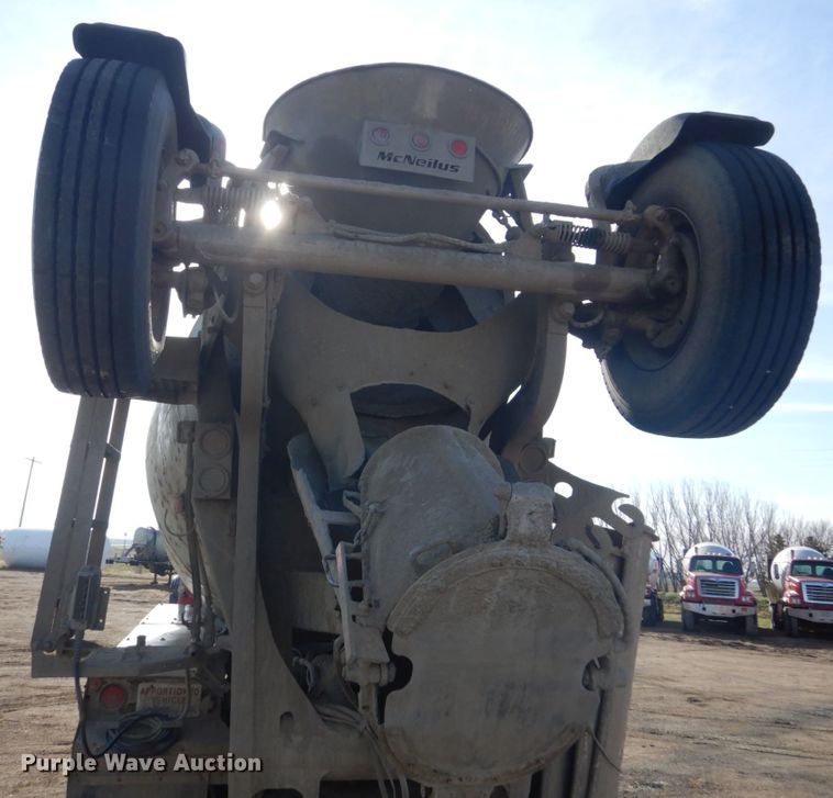 image for item HE9661 2007 Sterling LT9511  ready mix truck