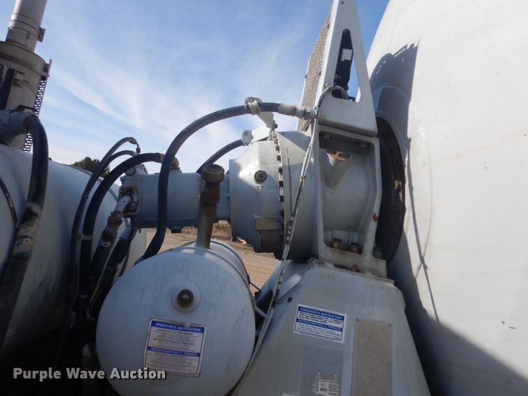 image for item HE9662 2007 Sterling LT9511  ready mix truck