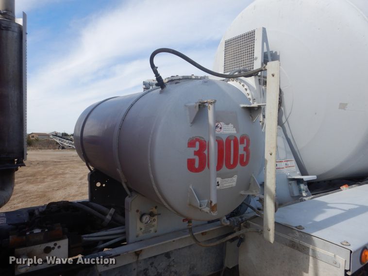 image for item HE9663 2003 Sterling LT9511  ready mix truck