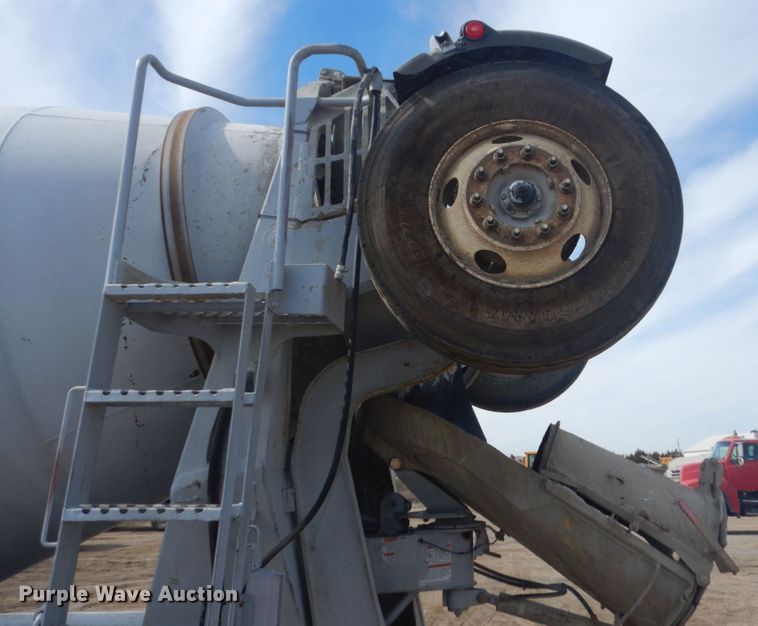 image for item HE9663 2003 Sterling LT9511  ready mix truck