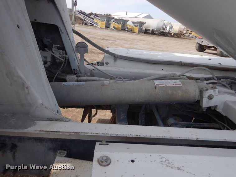 image for item HE9665 2007 Sterling LT9511  ready mix truck