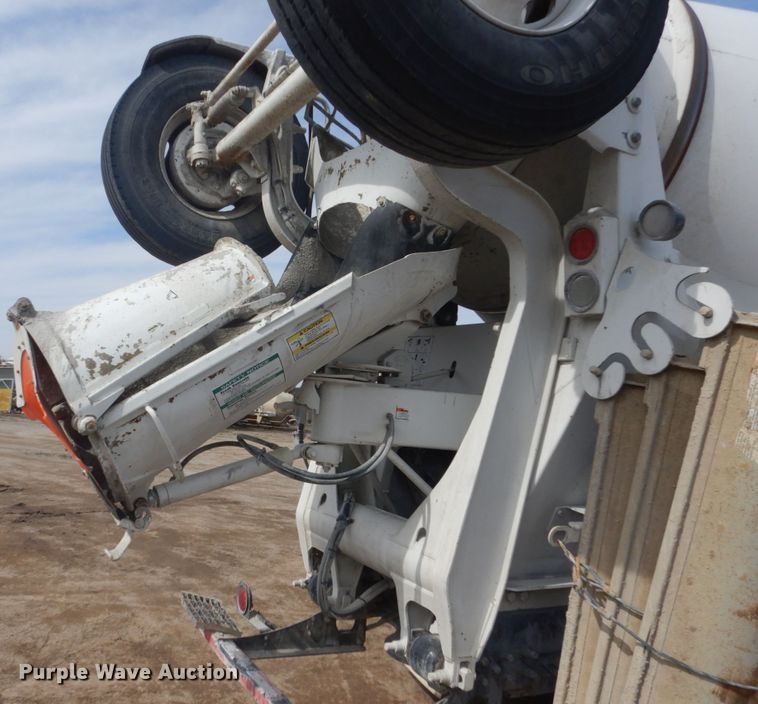 image for item HE9665 2007 Sterling LT9511  ready mix truck