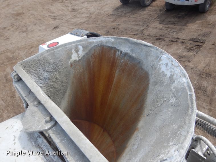 image for item HE9665 2007 Sterling LT9511  ready mix truck