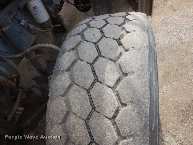 image for item HE9665 2007 Sterling LT9511  ready mix truck