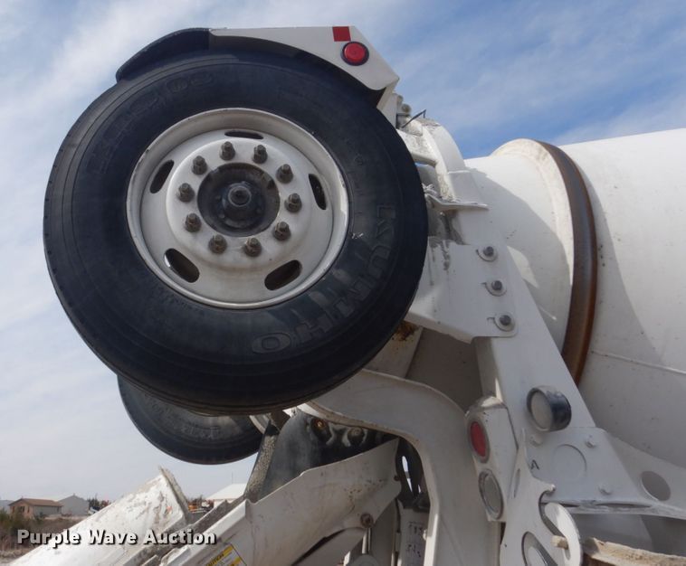 image for item HE9665 2007 Sterling LT9511  ready mix truck