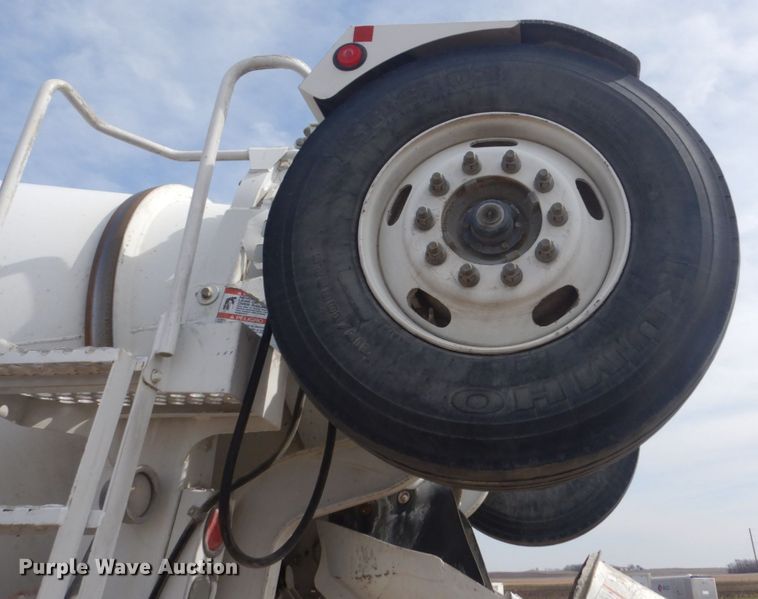 image for item HE9665 2007 Sterling LT9511  ready mix truck