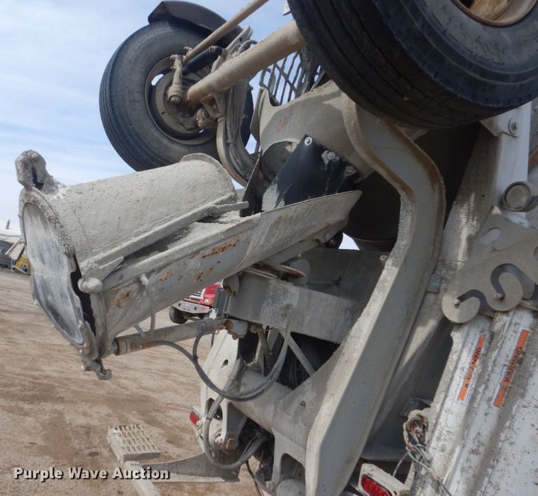 image for item HE9666 2002 Sterling LT9511  ready mix truck