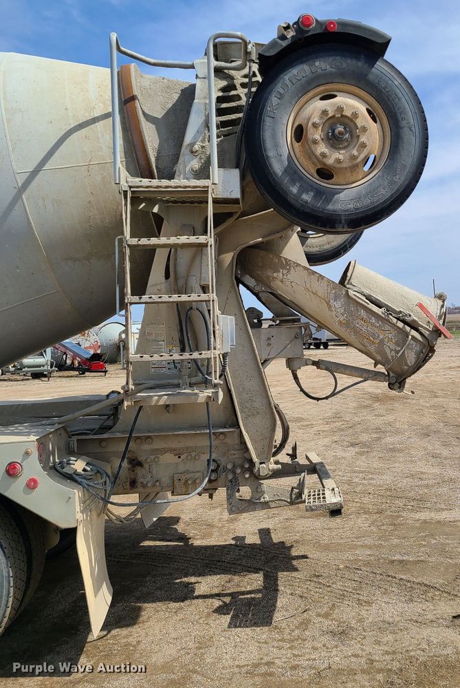 image for item HE9667 2007 Sterling LT9511  ready mix truck