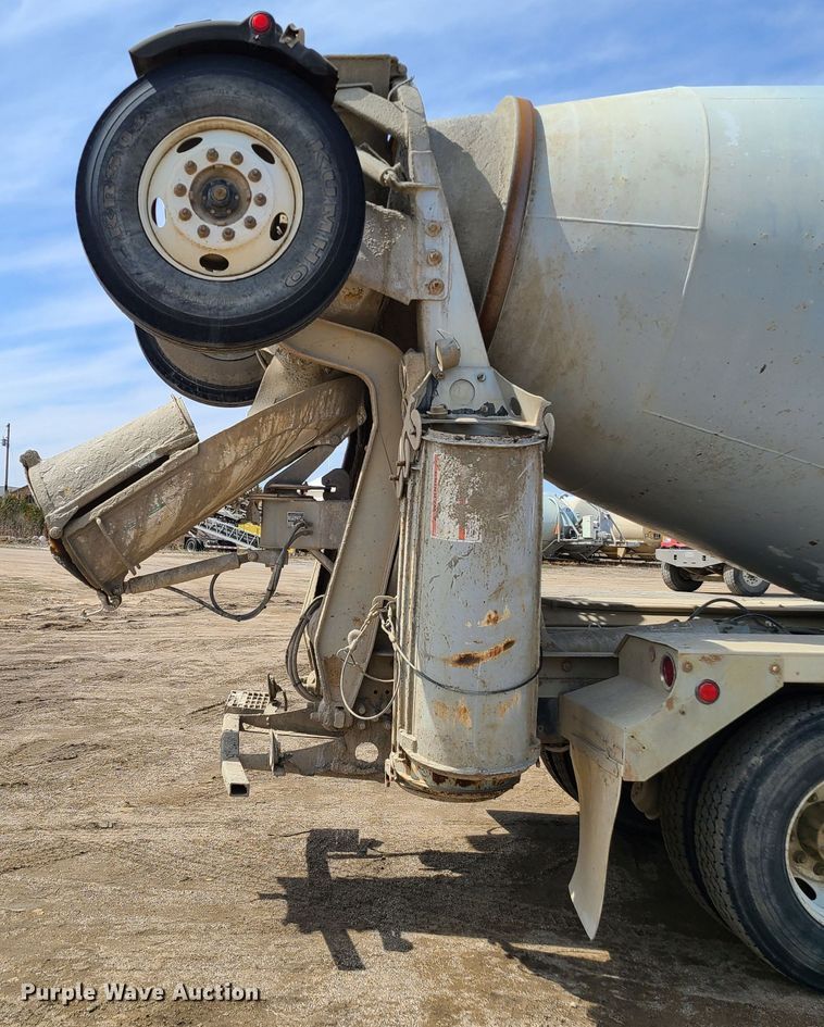 image for item HE9667 2007 Sterling LT9511  ready mix truck