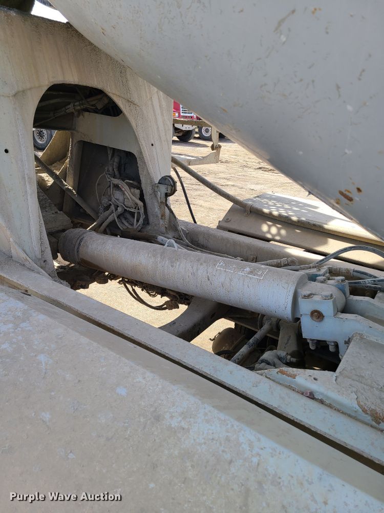 image for item HE9667 2007 Sterling LT9511  ready mix truck