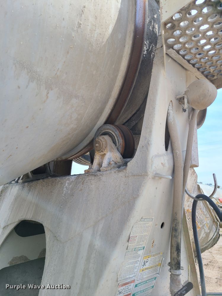 image for item HE9667 2007 Sterling LT9511  ready mix truck