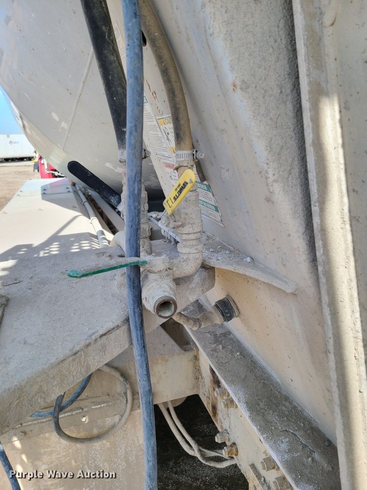 image for item HE9667 2007 Sterling LT9511  ready mix truck